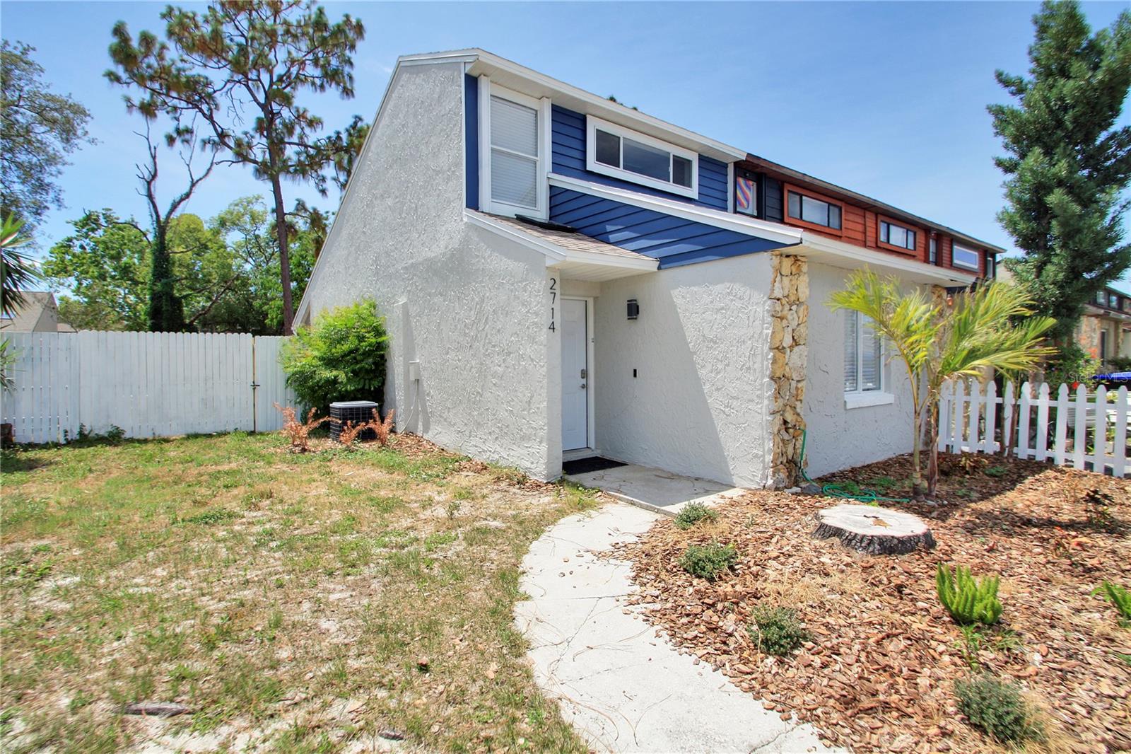 2714 HUNT CLUB LANE