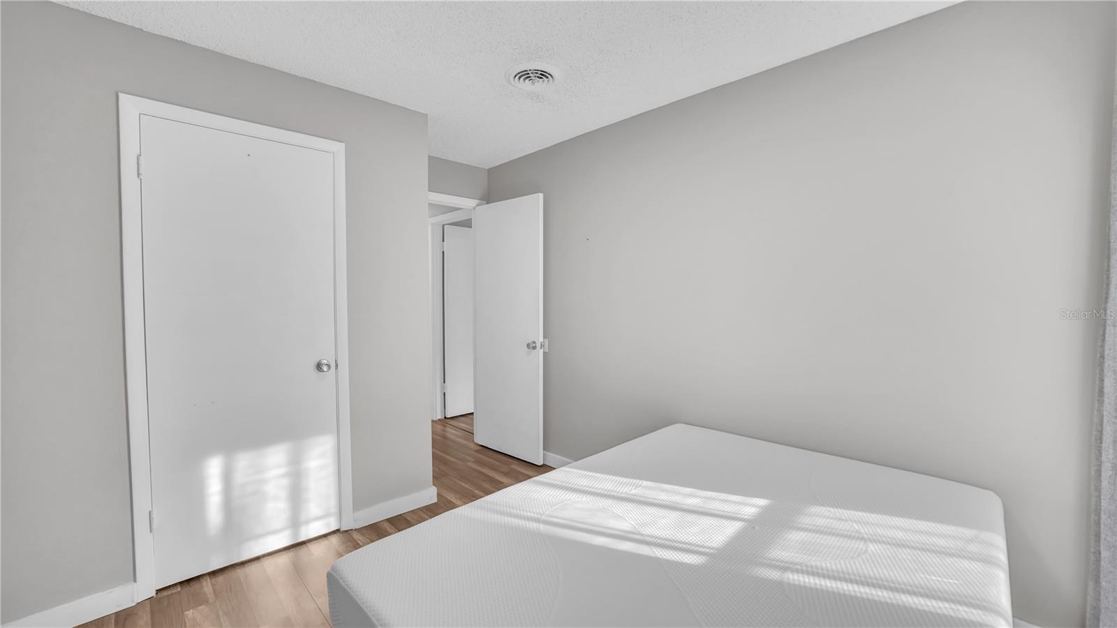 MAGNOLIA SQUARE CONDO INC - Residential Lease