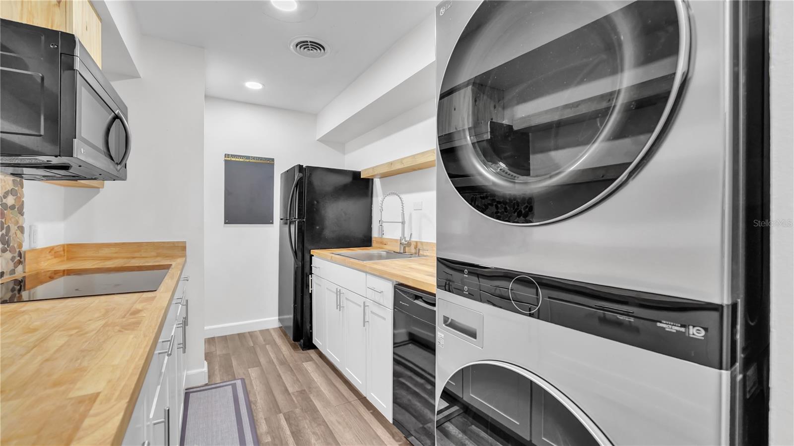 MAGNOLIA SQUARE CONDO INC - Residential Lease