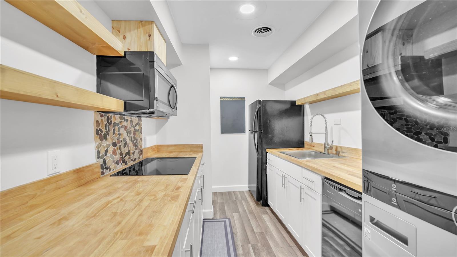 MAGNOLIA SQUARE CONDO INC - Residential Lease