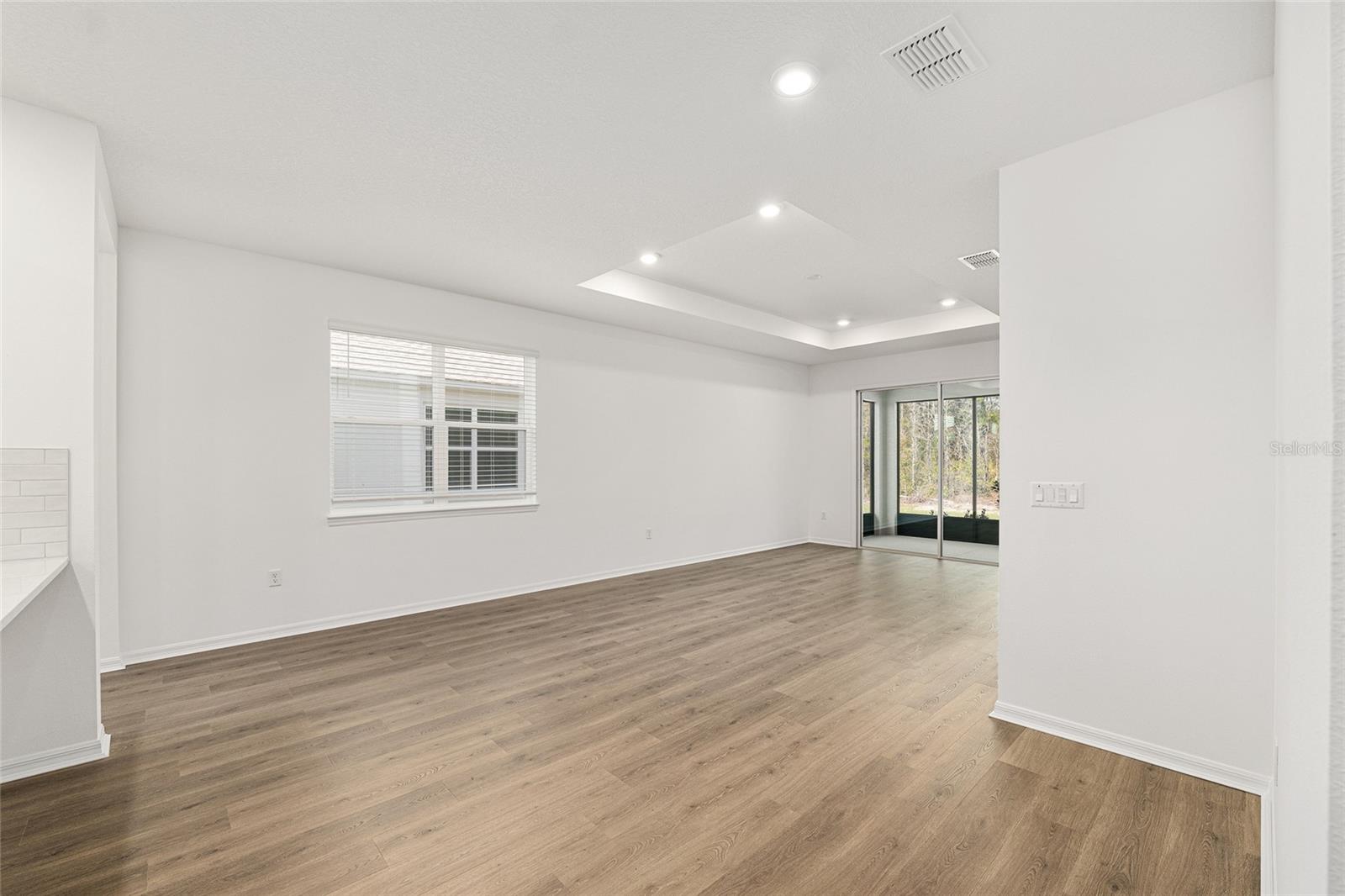 ON TOP OF THE WORLD - Residential