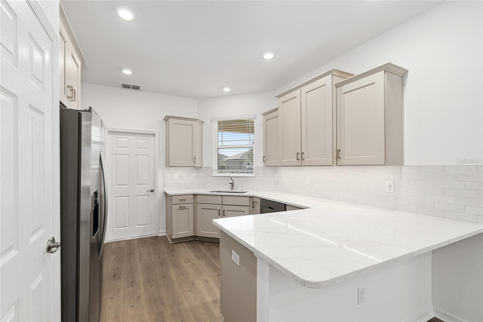 ON TOP OF THE WORLD - Residential