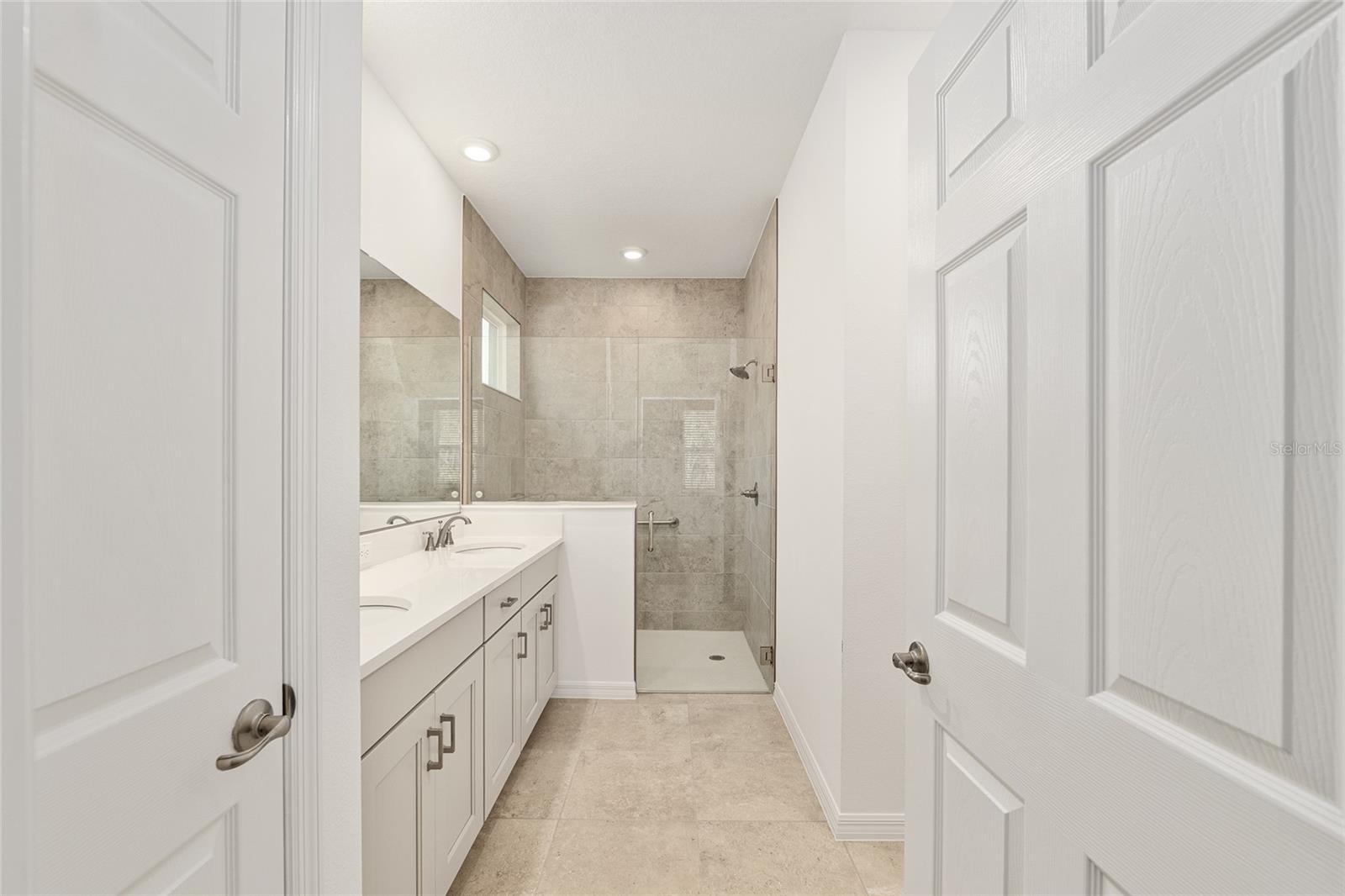 ON TOP OF THE WORLD - Residential