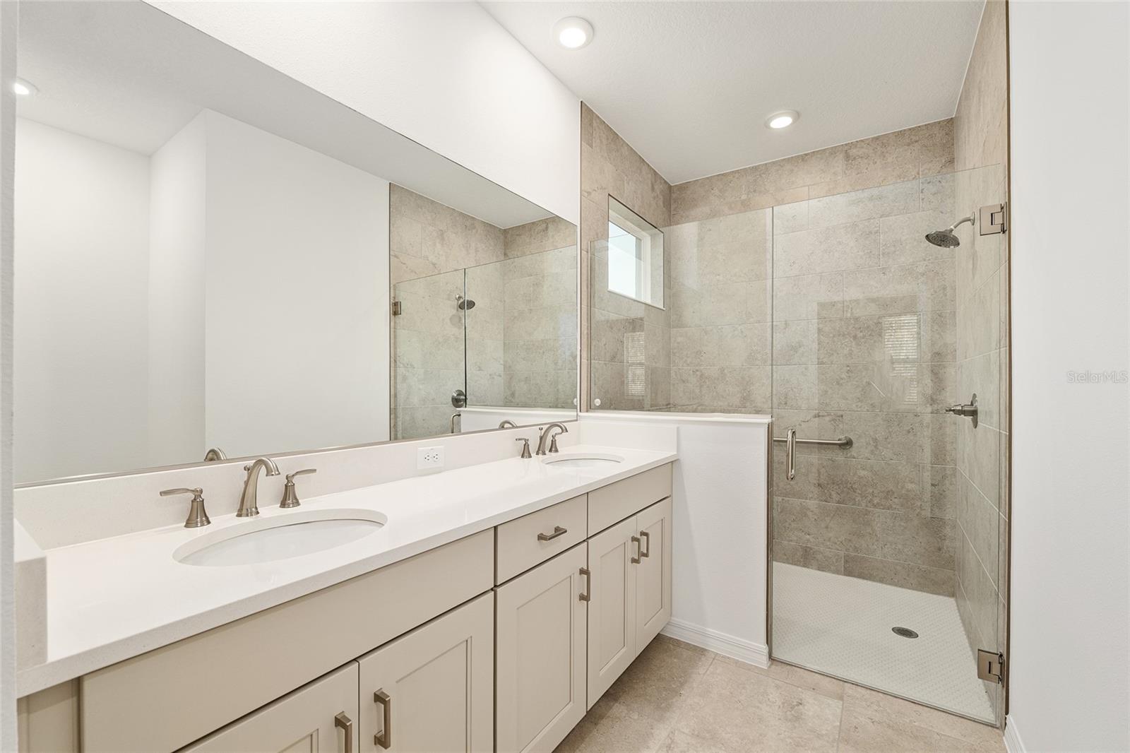 ON TOP OF THE WORLD - Residential