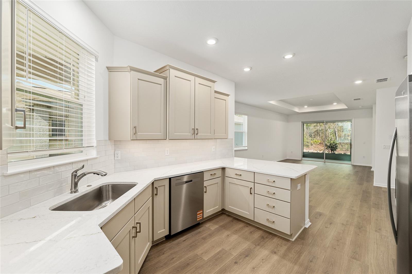 ON TOP OF THE WORLD - Residential