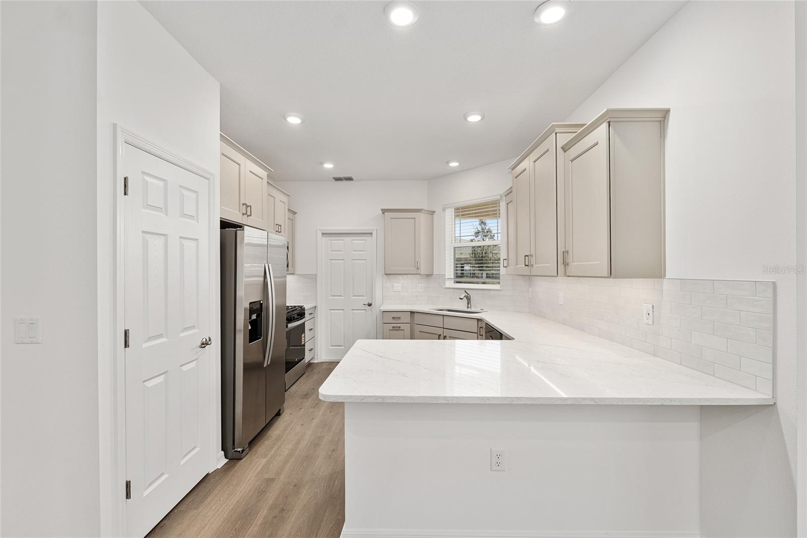 ON TOP OF THE WORLD - Residential