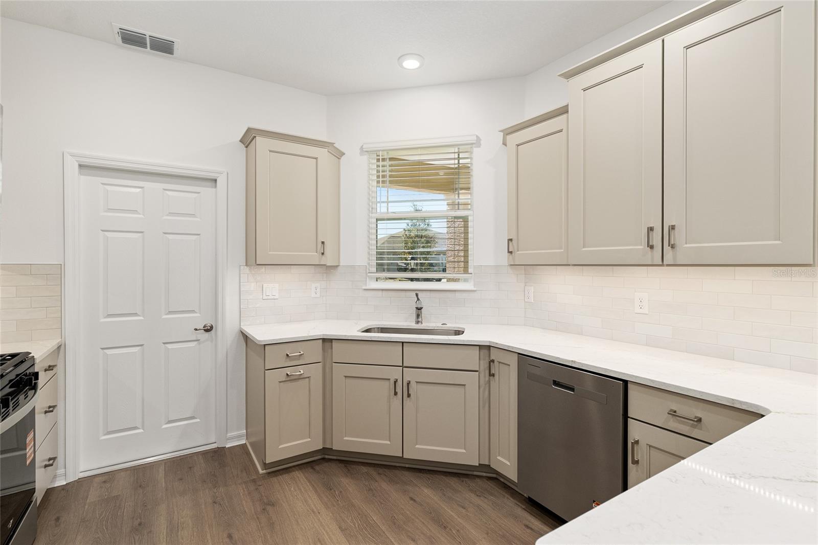 ON TOP OF THE WORLD - Residential