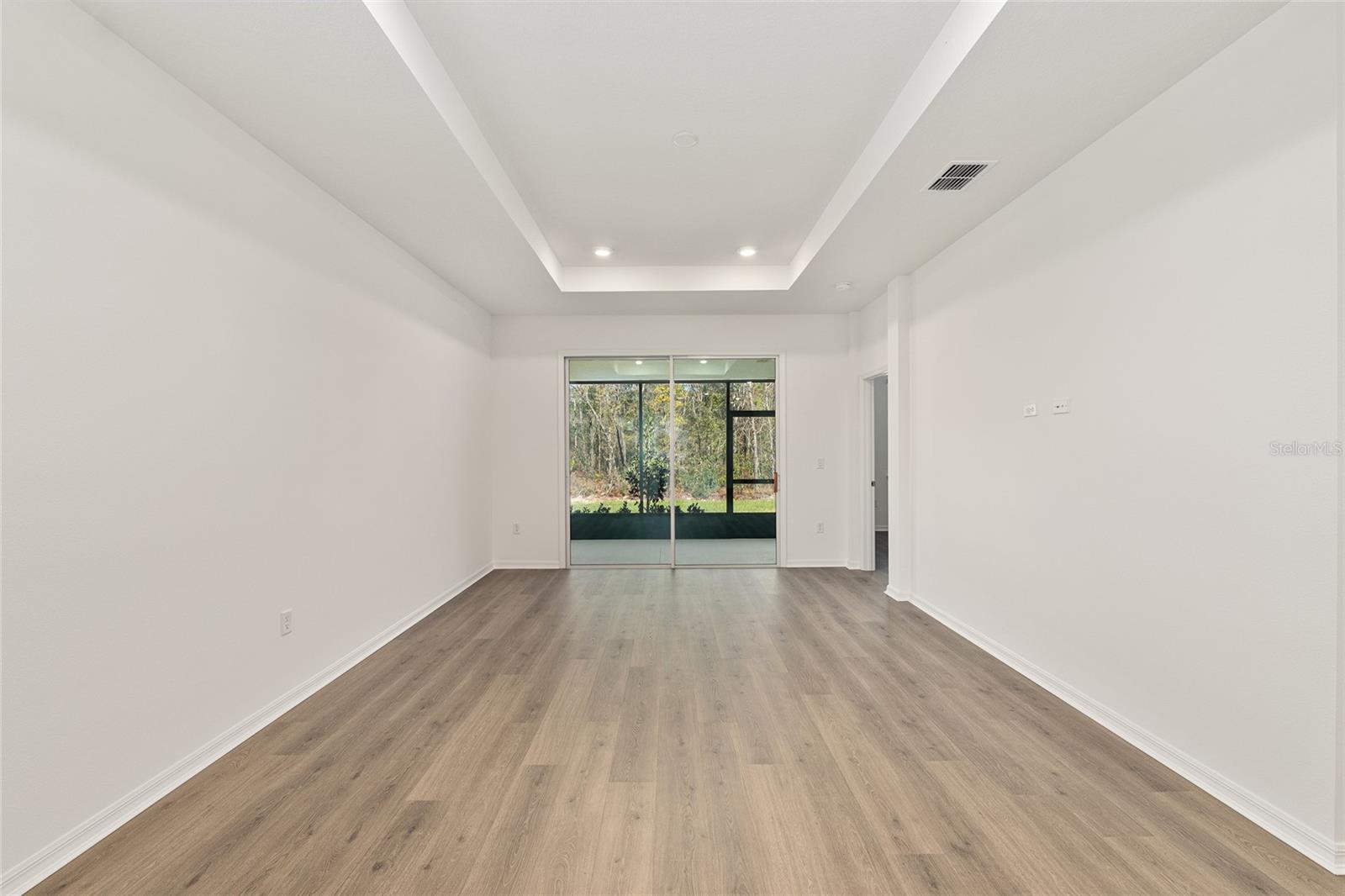 ON TOP OF THE WORLD - Residential