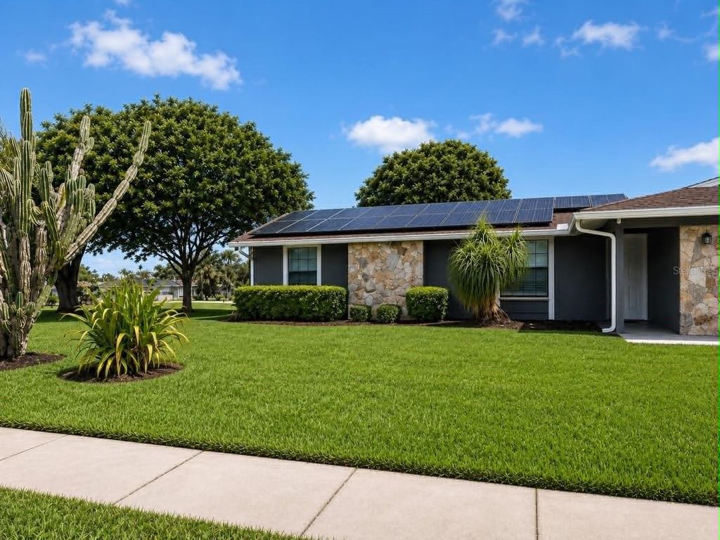 Photo of 3115 Lockwood Meadows Boulevard, Sarasota, FL 34234 (MLS # A4700309)