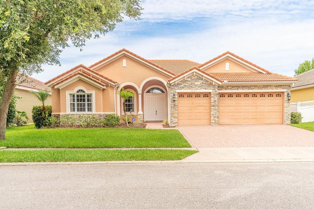 Photo of 3877 Shoreview Drive, Kissimmee, FL 34744 (MLS # O6411151)