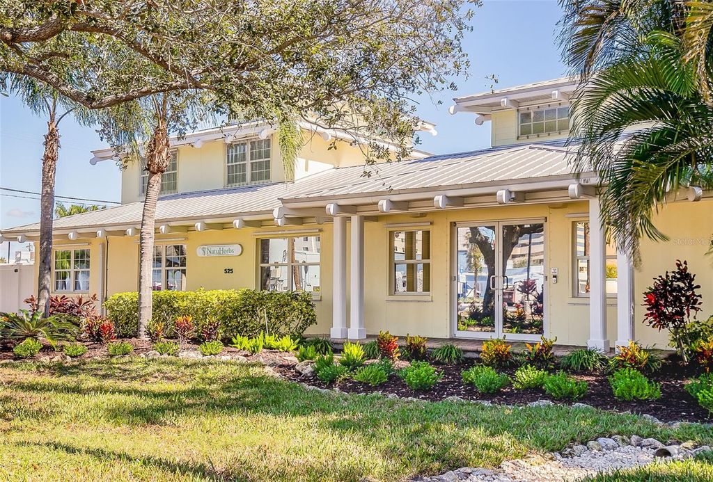 Photo of 525 8th Street W, Bradenton, FL 34205 (MLS # TB8445131)