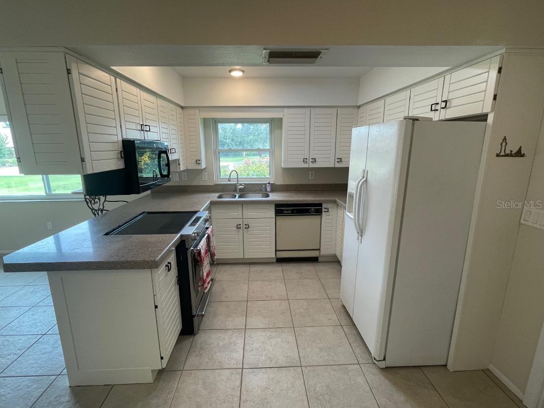 COUNTRY PLACE - Residential