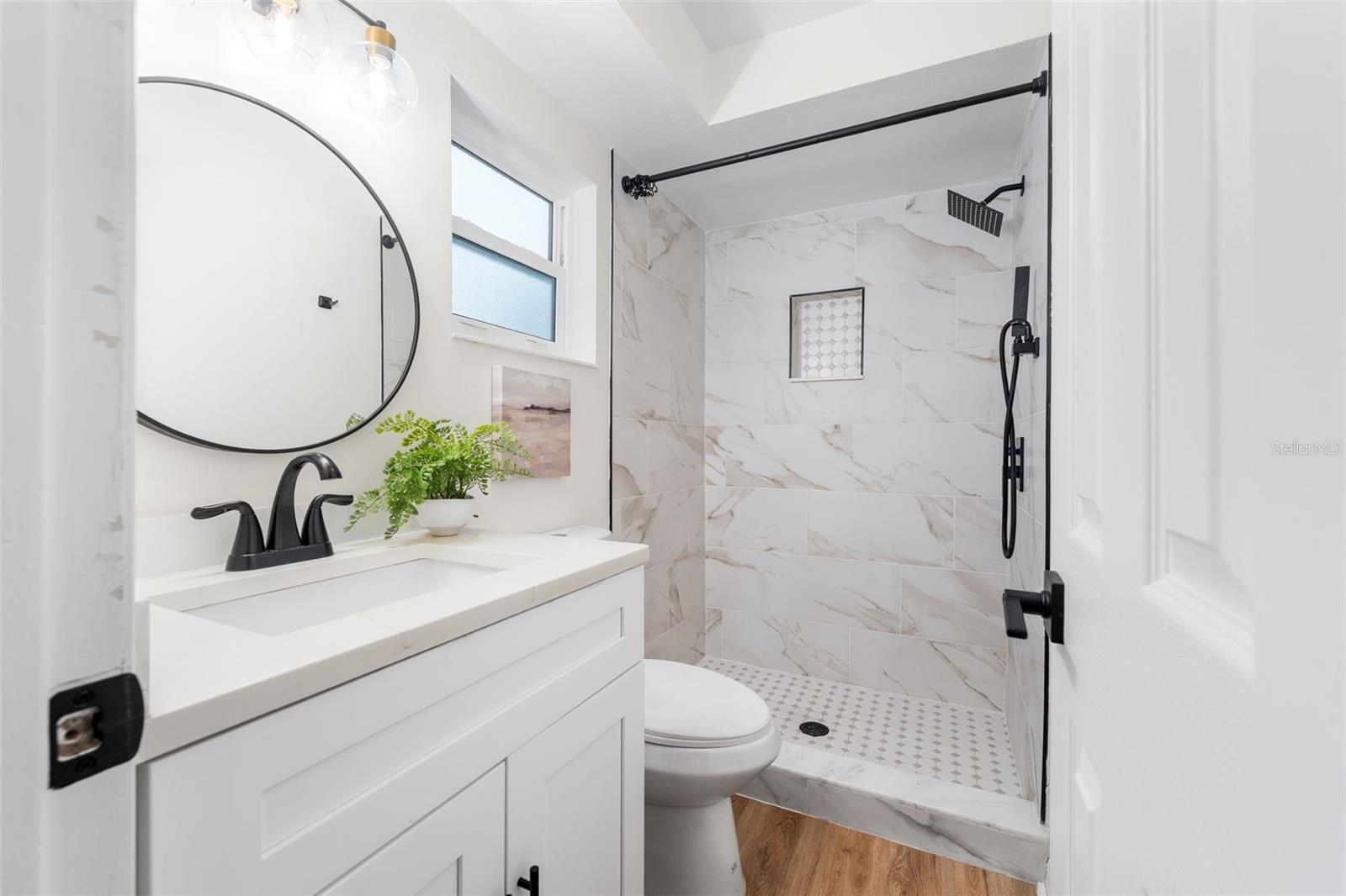 PARADISE PINES - Residential