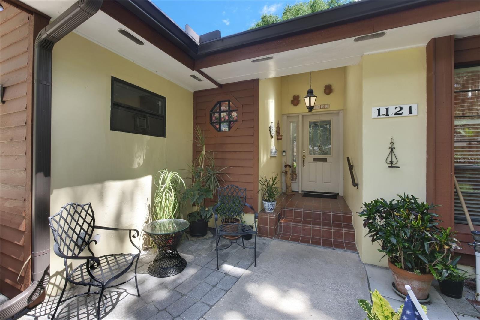 1121 SHOREWOOD DRIVE