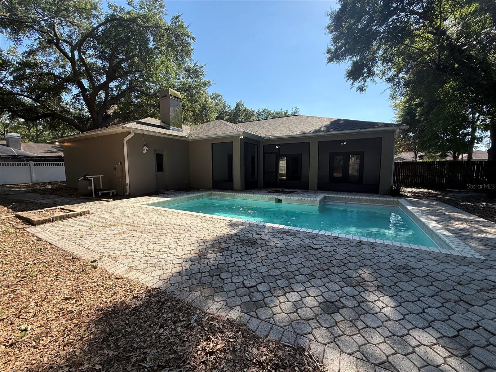 EASTWOOD GLENN - Residential