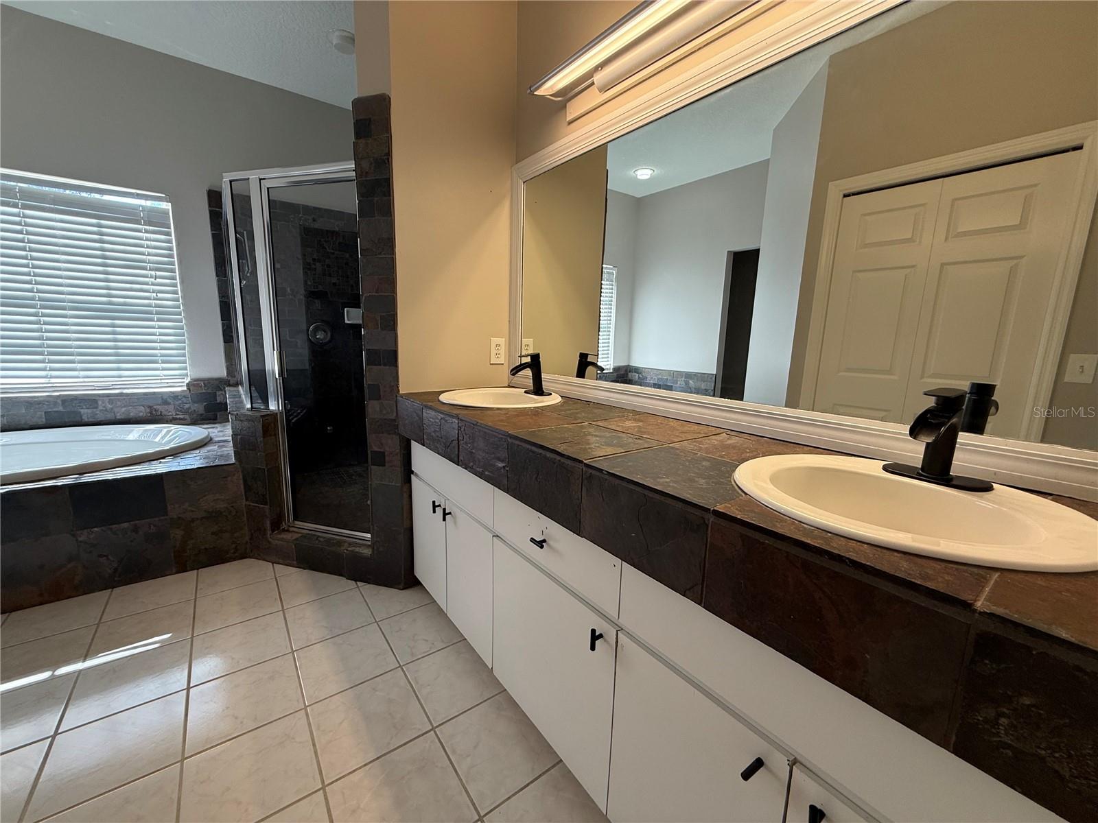 EASTWOOD GLENN - Residential