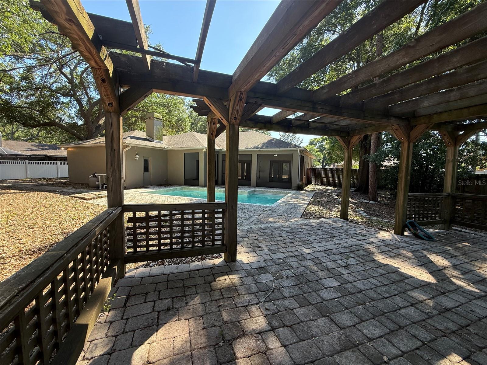 EASTWOOD GLENN - Residential