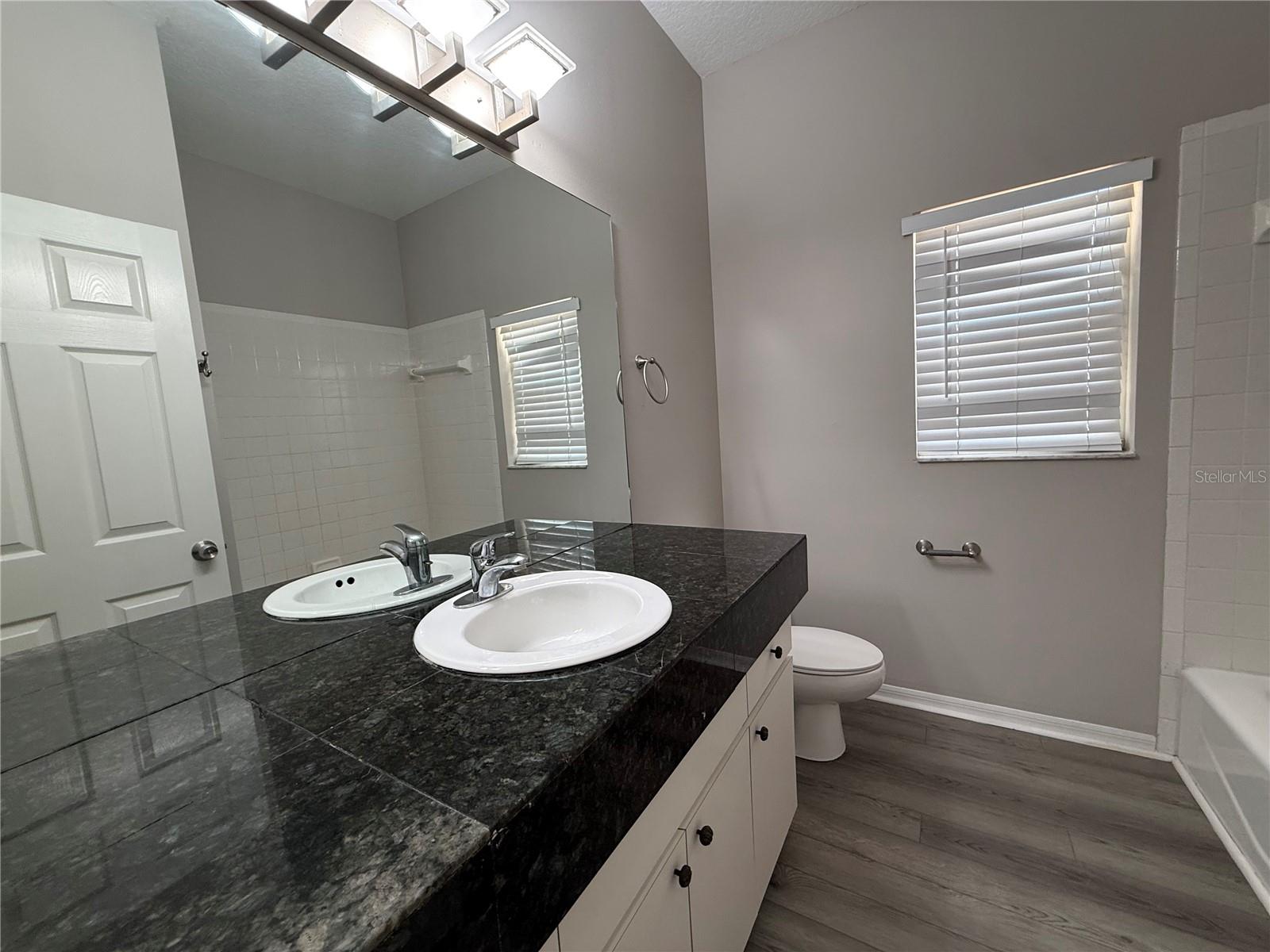 EASTWOOD GLENN - Residential