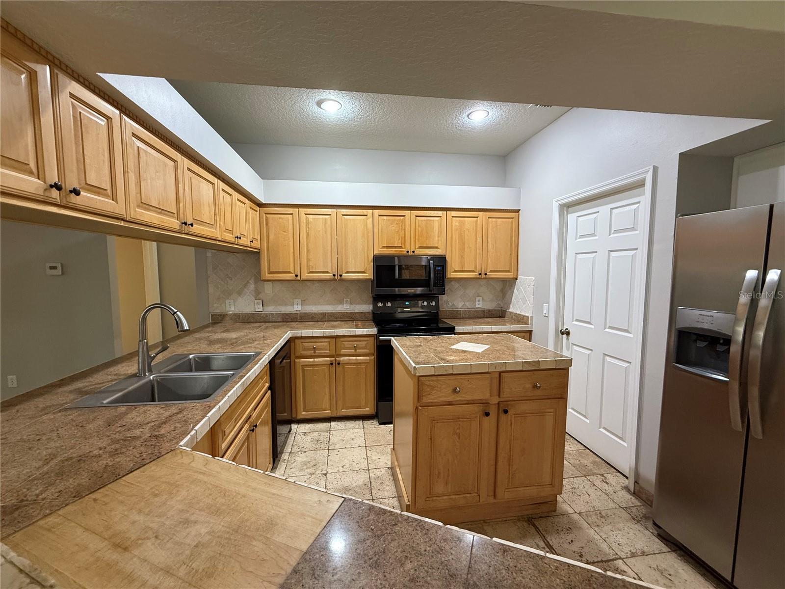 2212 MISTY RIDGE LANE