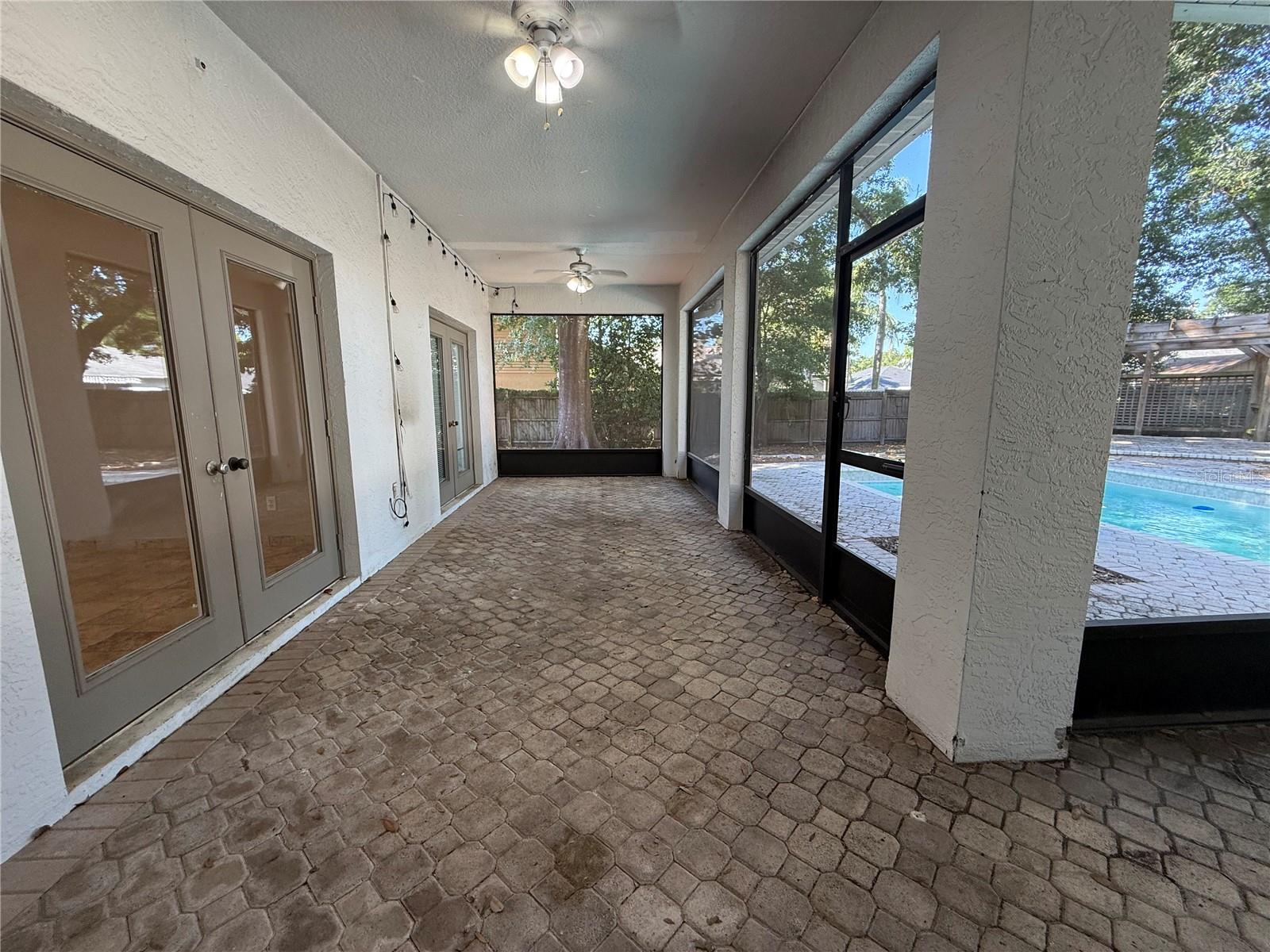 EASTWOOD GLENN - Residential