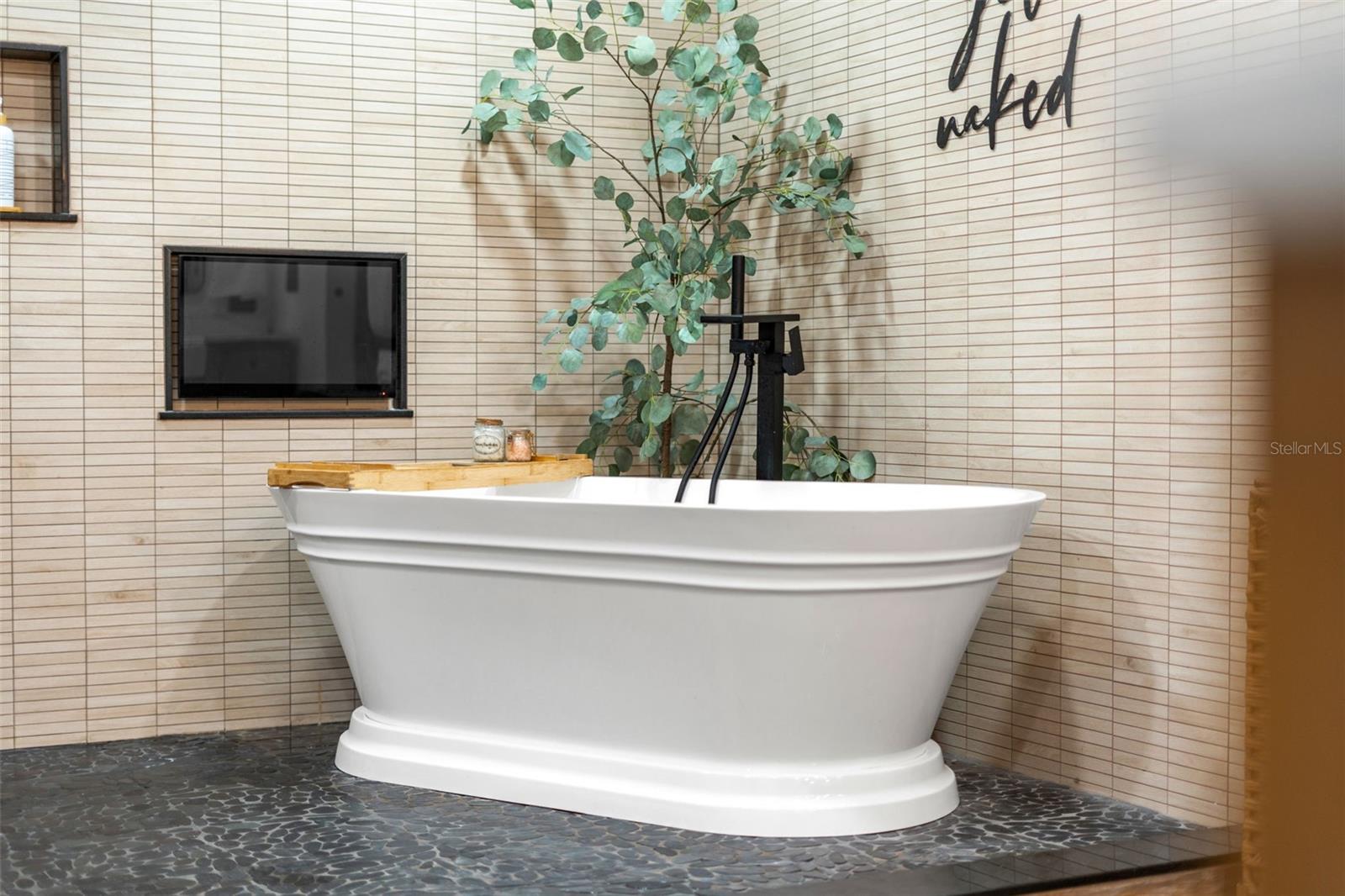 LAKE AVALON GROVES REP - Residential