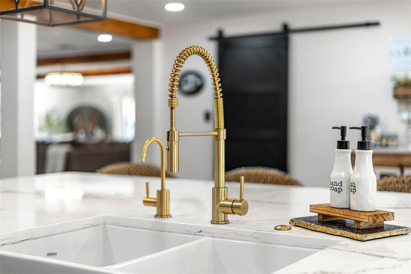 LAKE AVALON GROVES REP - Residential