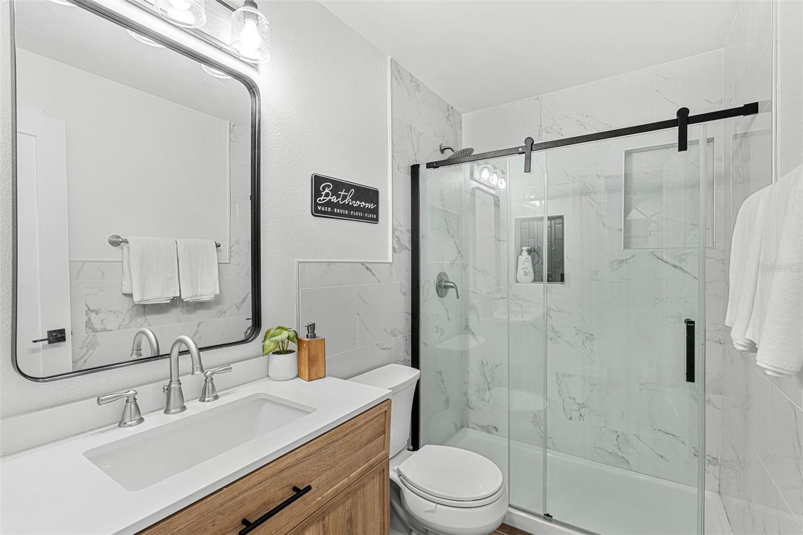 LAKE AVALON GROVES REP - Residential