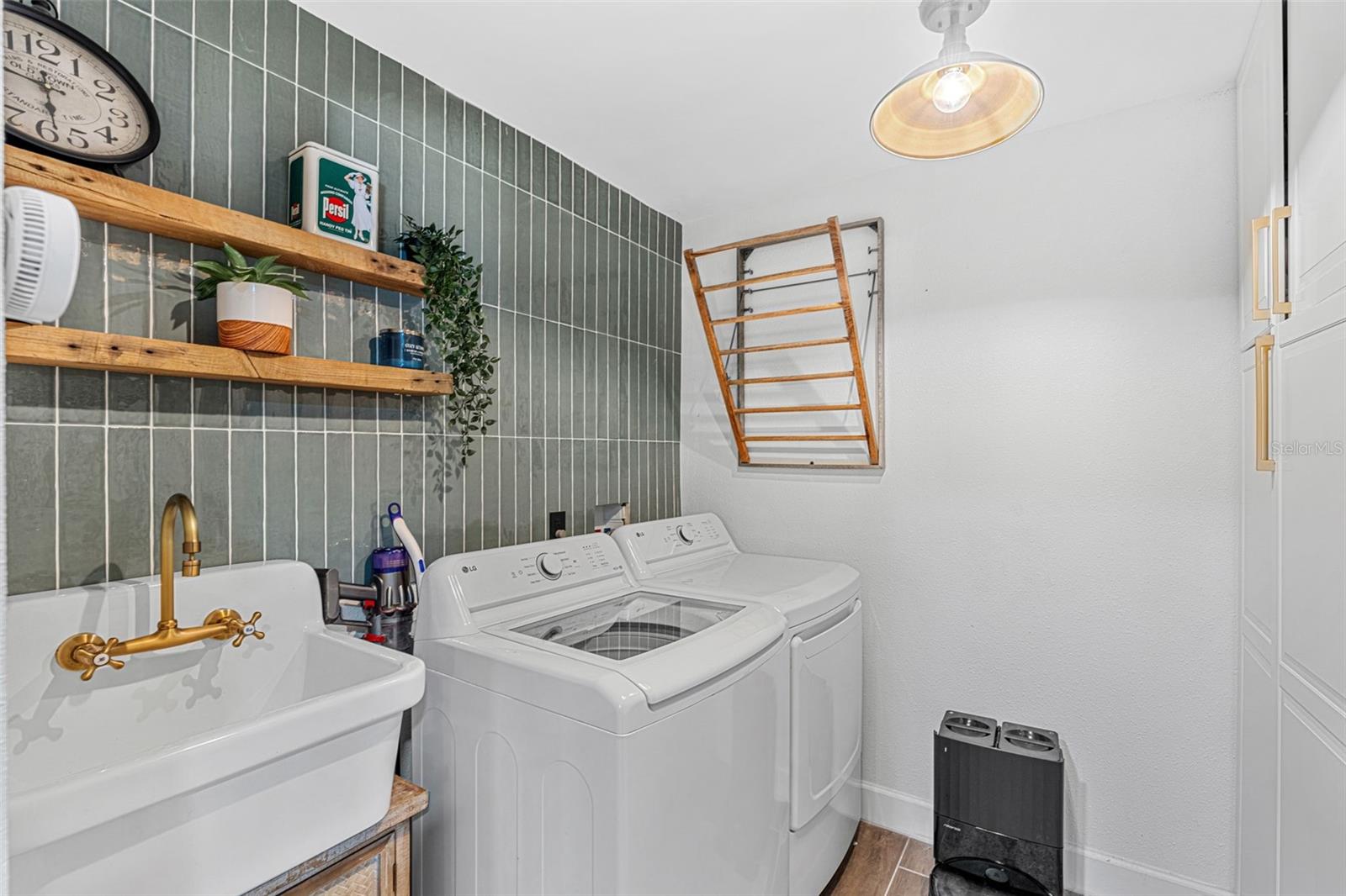 LAKE AVALON GROVES REP - Residential