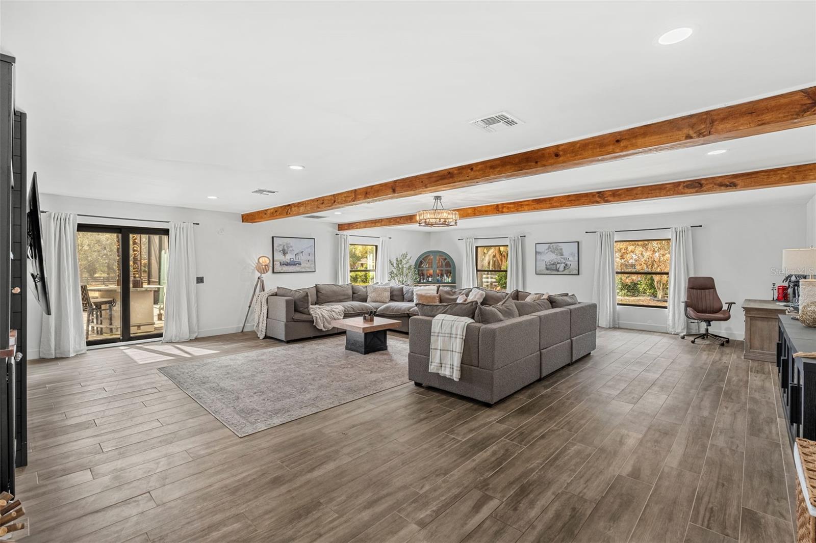 LAKE AVALON GROVES REP - Residential