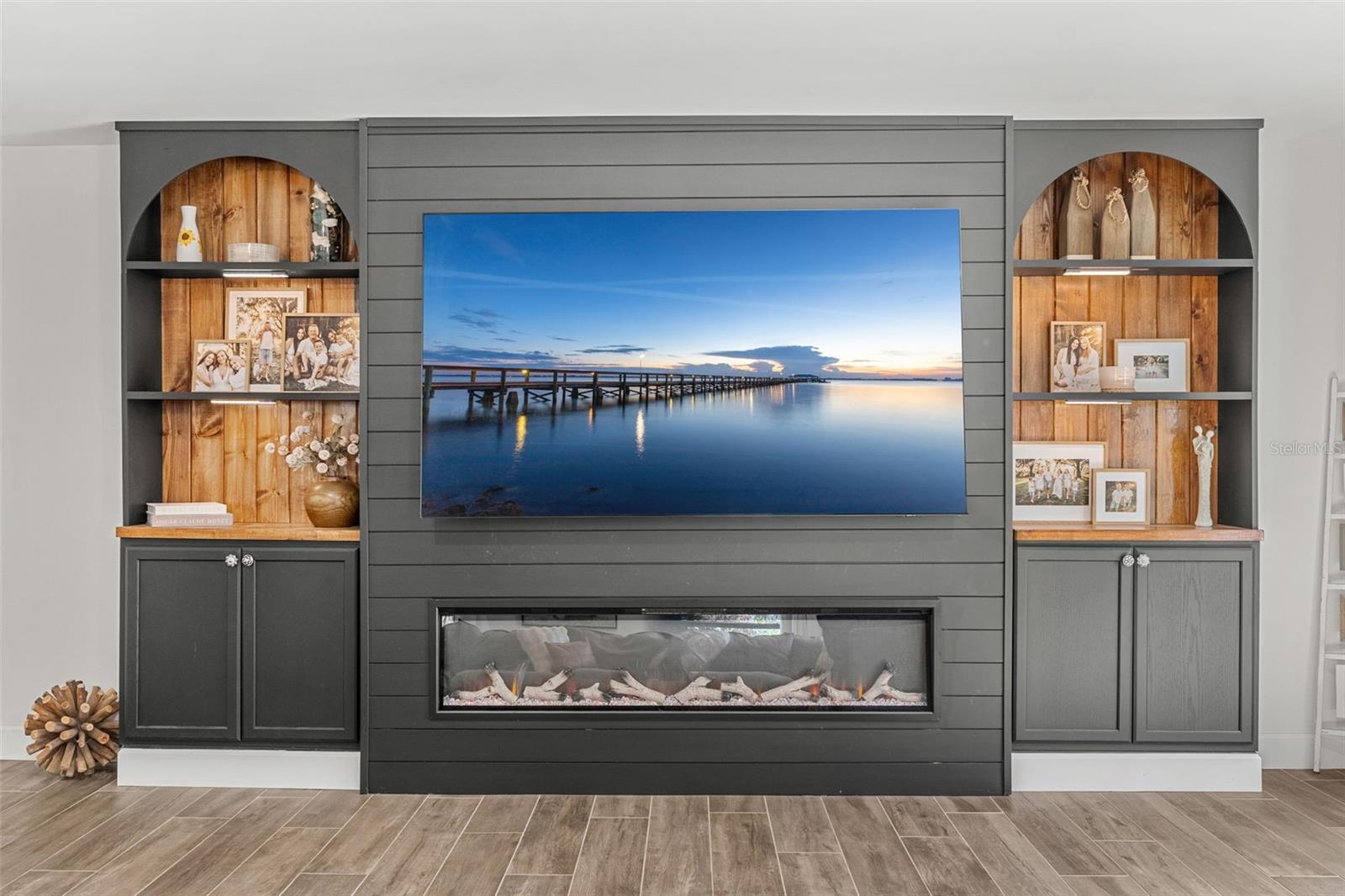 LAKE AVALON GROVES REP - Residential