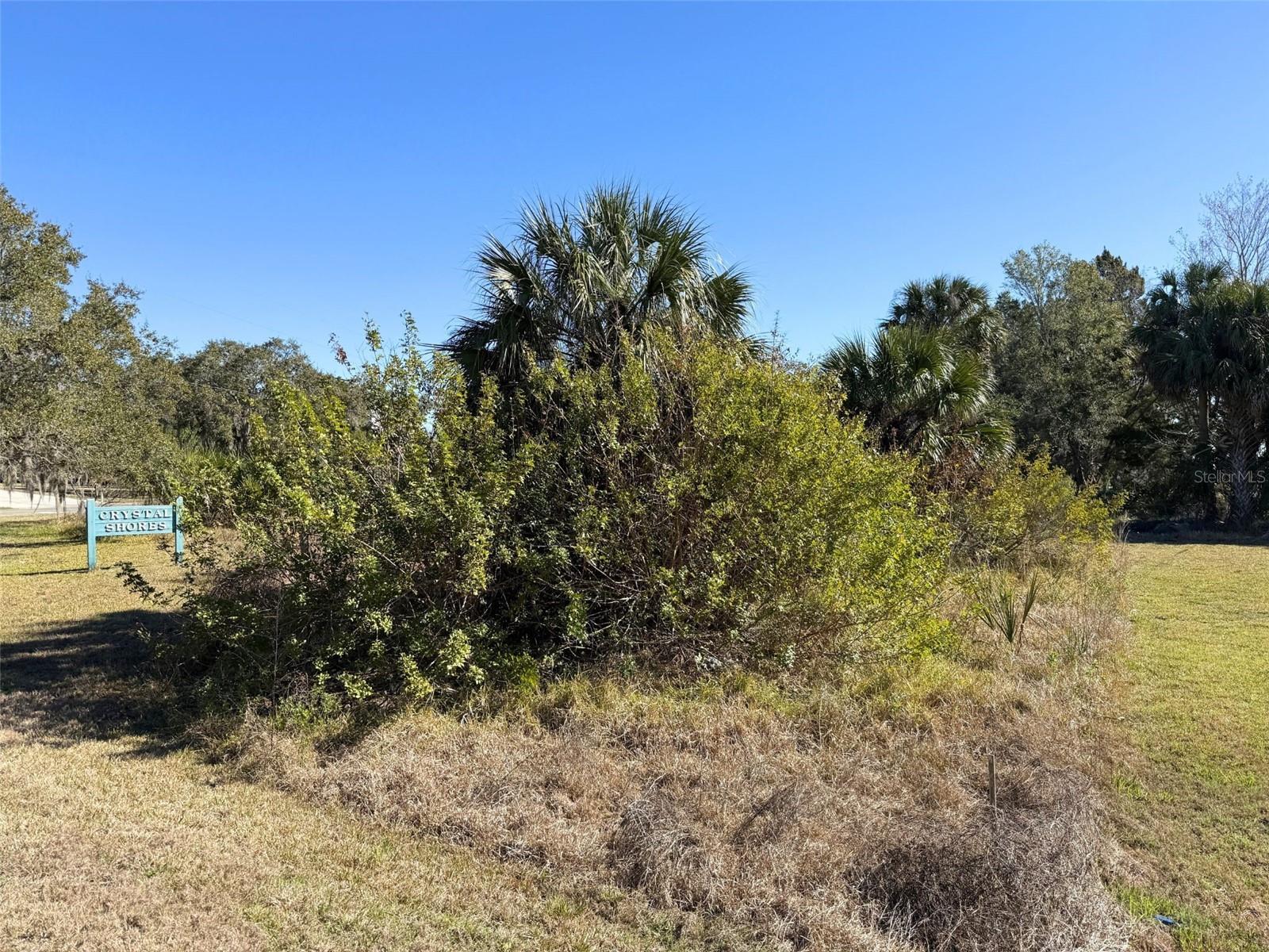 CRYSTAL SHORES - Land