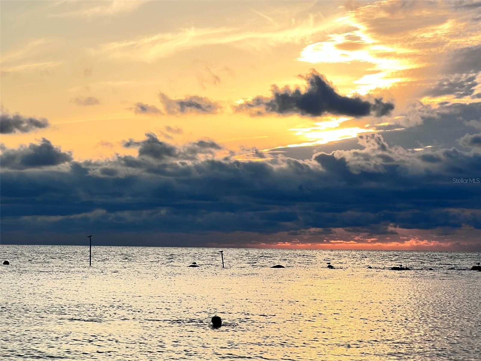 CRYSTAL SHORES - Land