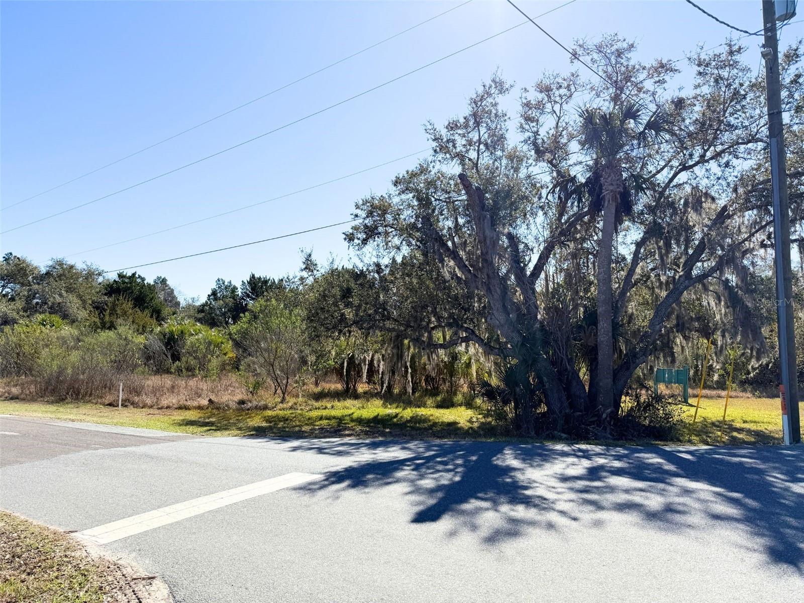 CRYSTAL SHORES - Land