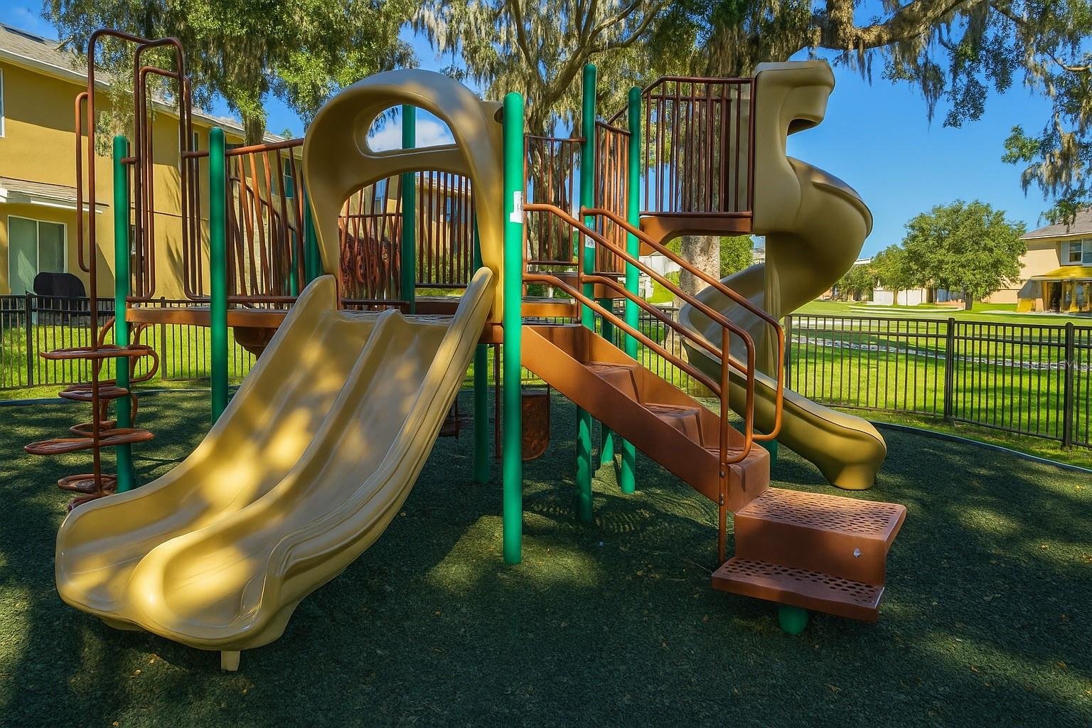 1428 SCARLET OAK LOOP