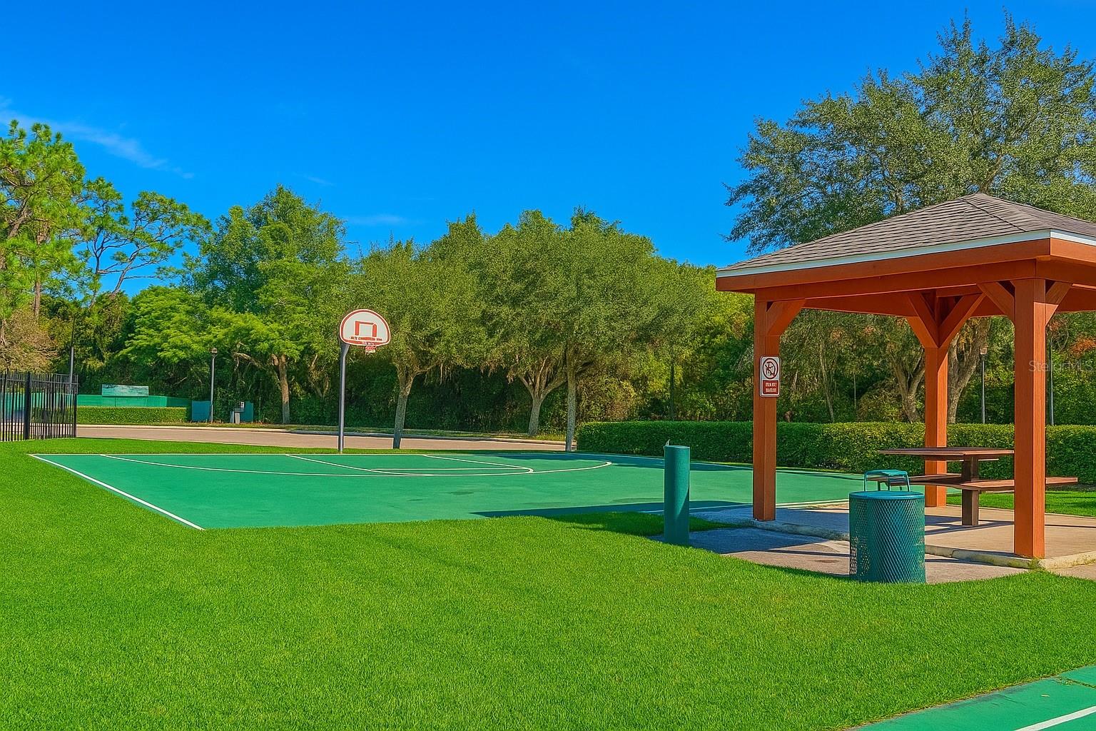 VILLAS/TUCKER OAKS - Residential