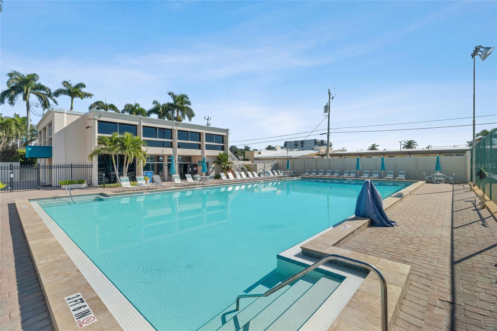 PALM BAY CLUB I - Residential