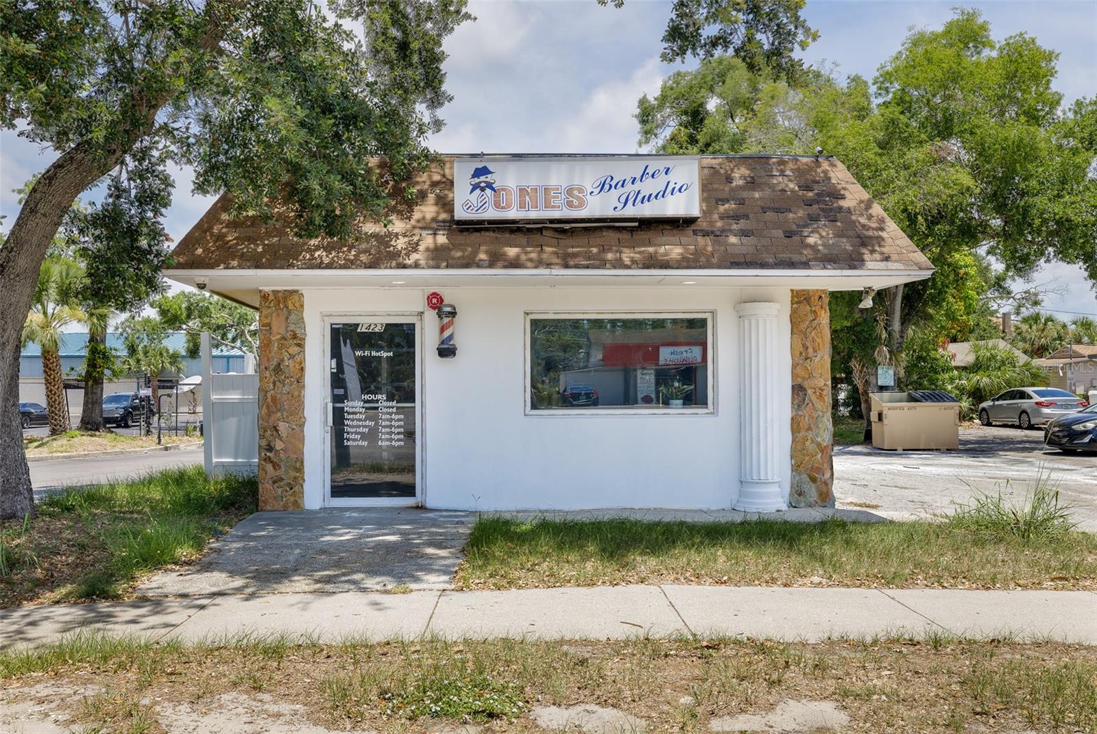 Discover the perfect space for your business in the heart of St. Pete! This versatile 1,000 sq ft commercial unit is ideal for retail, office, or service-based businesses. Situated near the city center, it offers high visibility and easy access for both foot and vehicle traffic. The property features a large dedicated parking lot, ensuring convenience for your customers and staff.
Whether you're expanding or launching a new venture, this location provides the flexibility and exposure you need to succeed. Don’t miss out on this exceptional opportunity in one of St. Pete’s most desirable commercial areas.