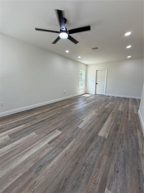 Tiny photo for 7152 Palm Avenue, Leesburg, FL 34788 (MLS # G5112139)
