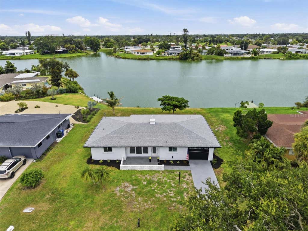Photo of 412 W Shade Drive, Venice, FL 34293 (MLS # O6429981)