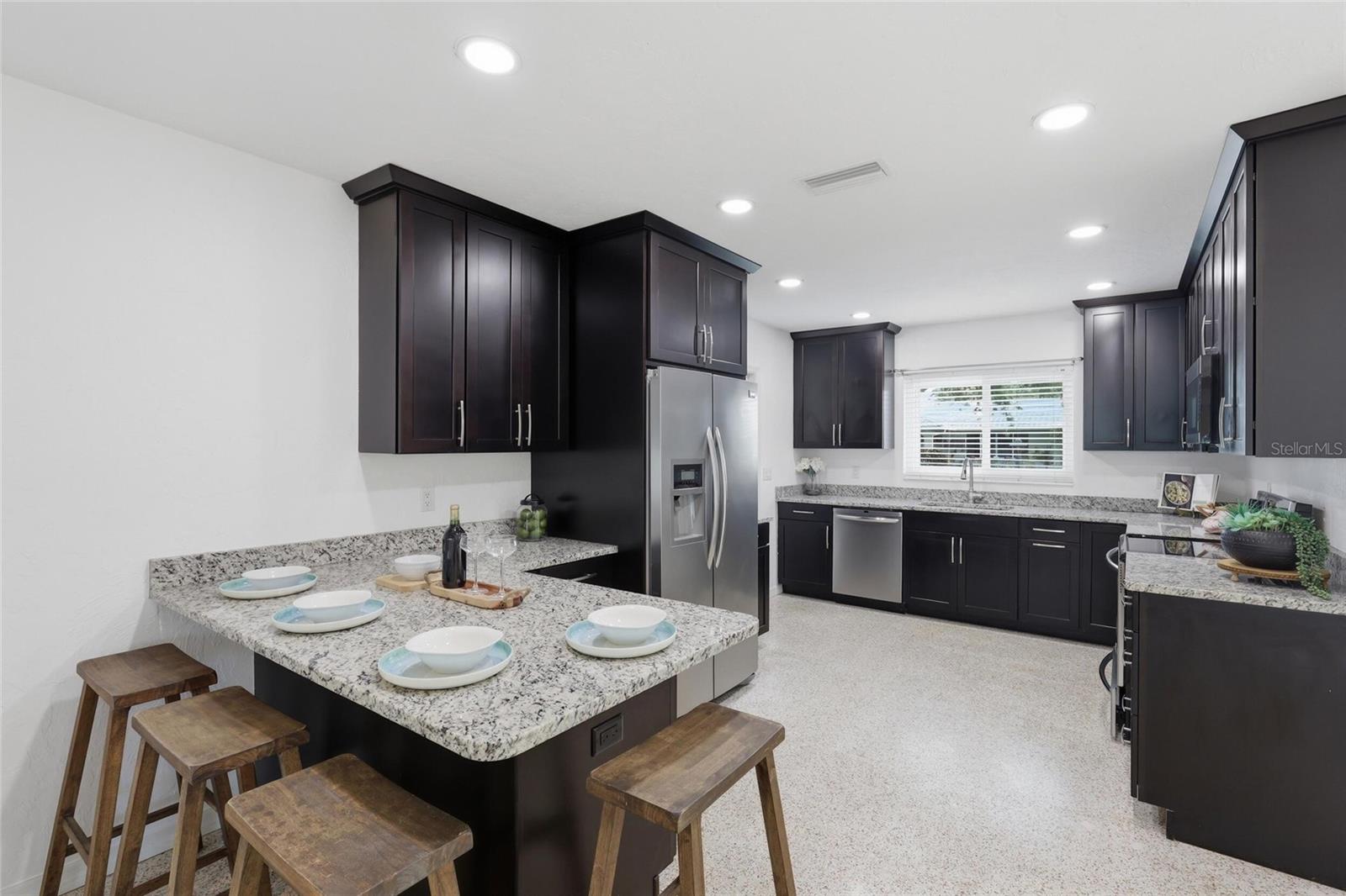 412 W SHADE DRIVE
