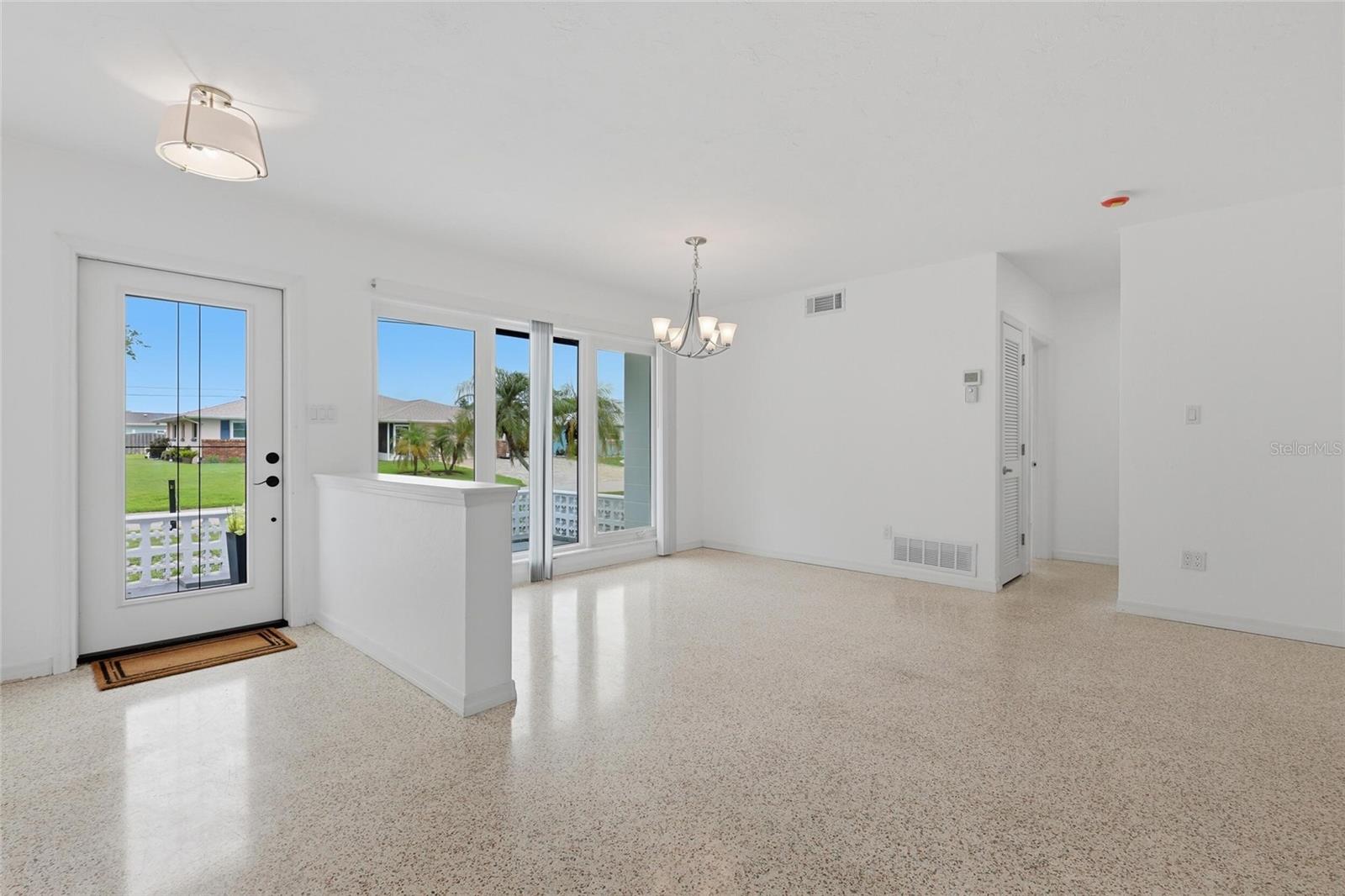 412 W SHADE DRIVE