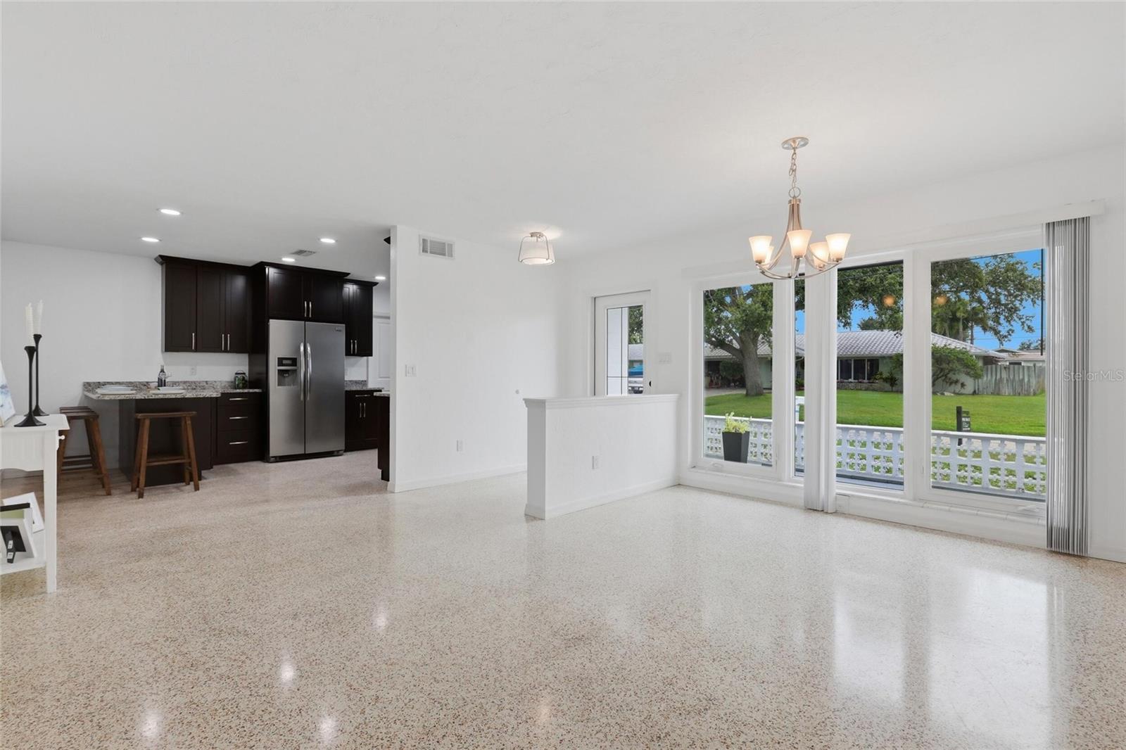 412 W SHADE DRIVE