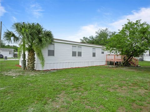 A home in LAKELAND