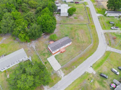 A home in LAKELAND