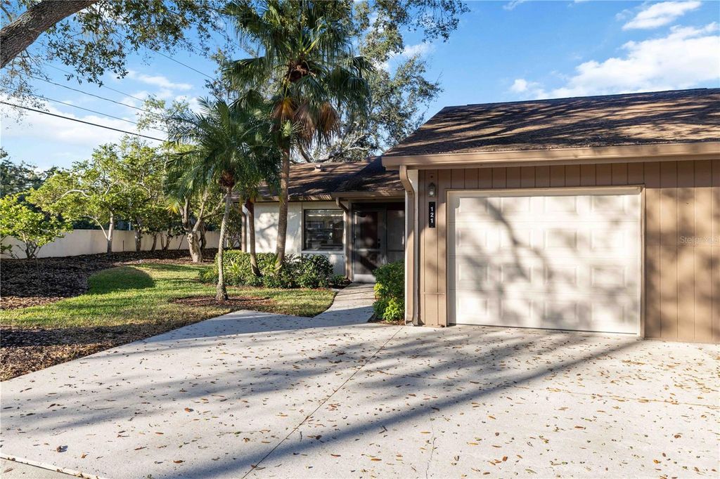 Photo of 121 Oak Hill Drive #1, Sarasota, FL 34232 (MLS # A4672922)