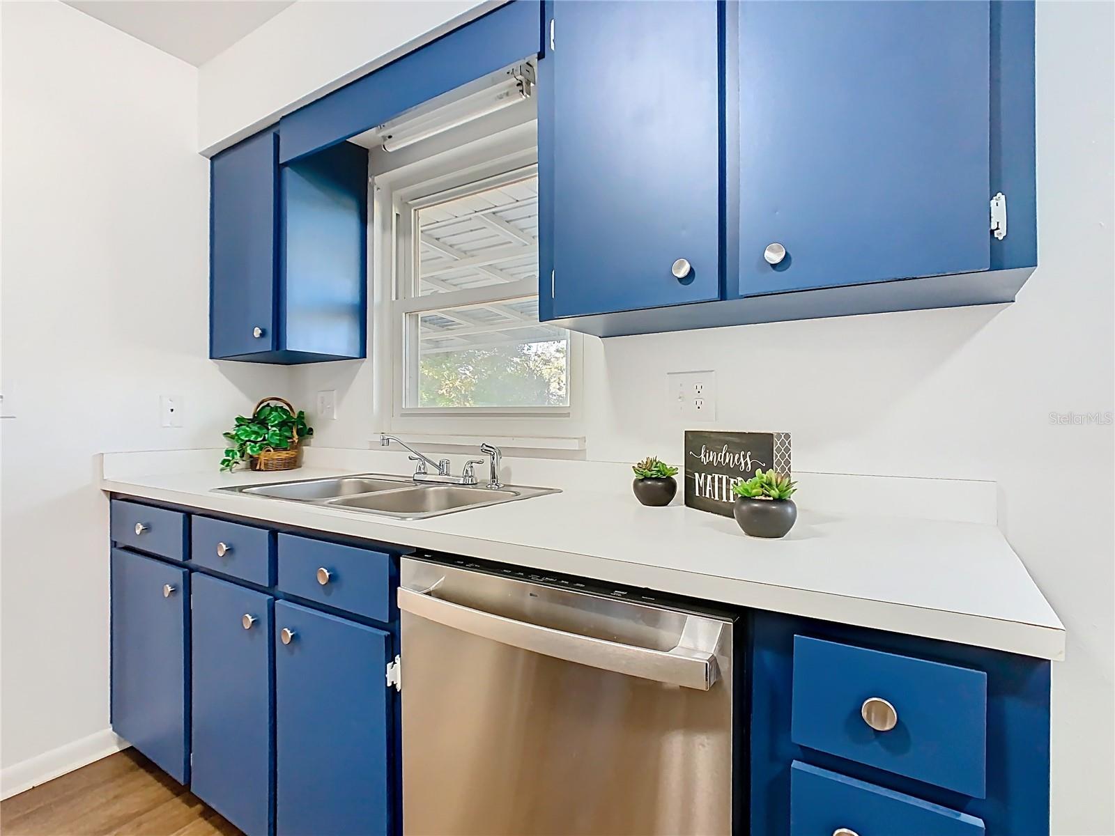 WOODLAND HILLS - Residential