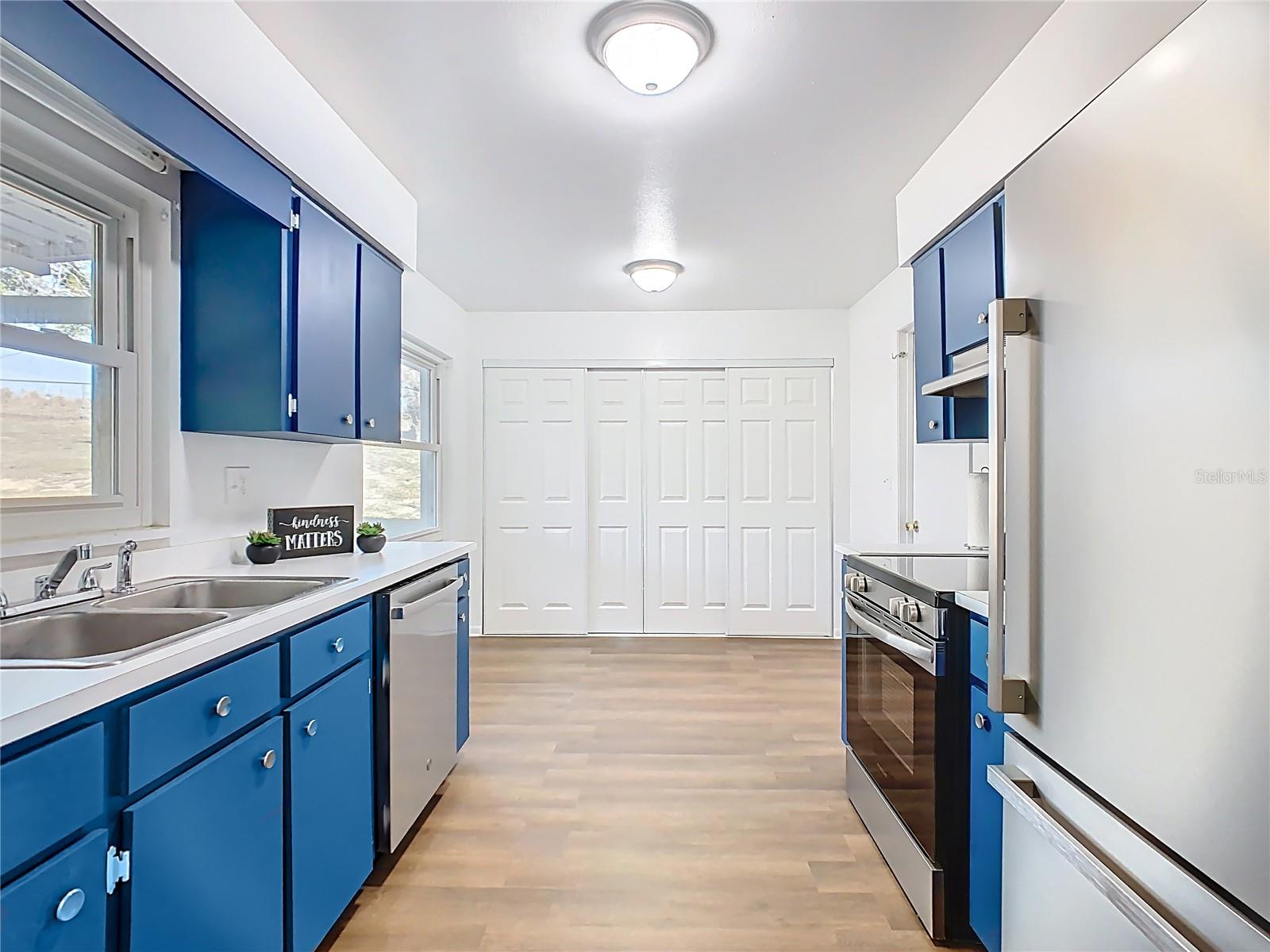 WOODLAND HILLS - Residential