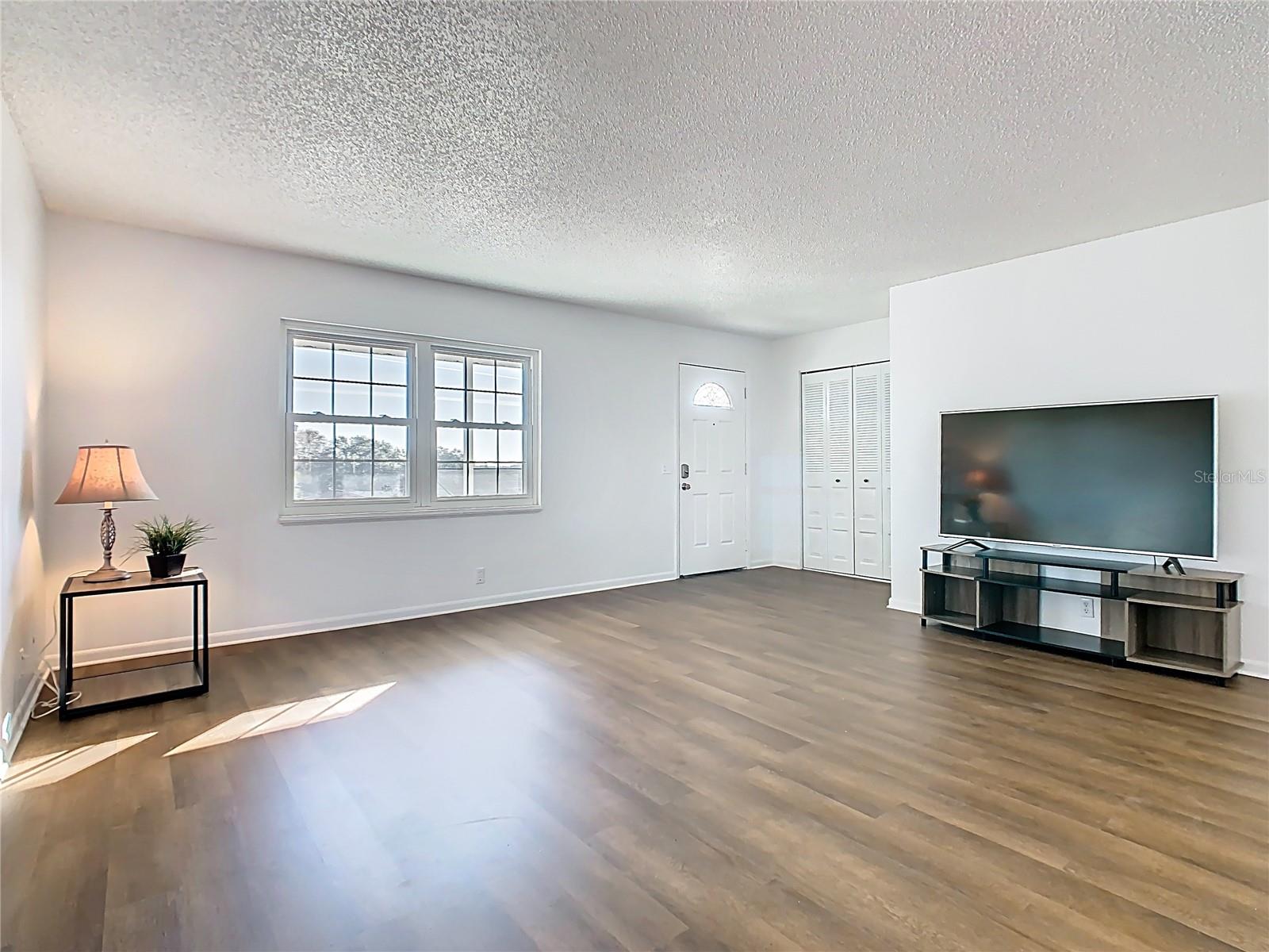 WOODLAND HILLS - Residential