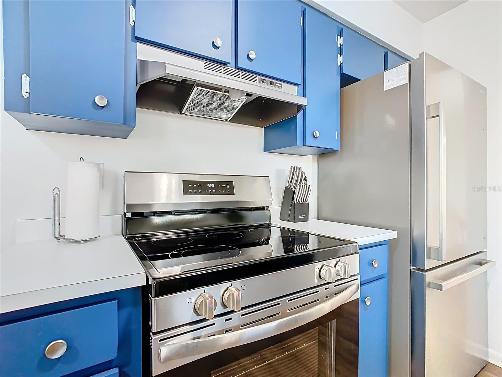 WOODLAND HILLS - Residential