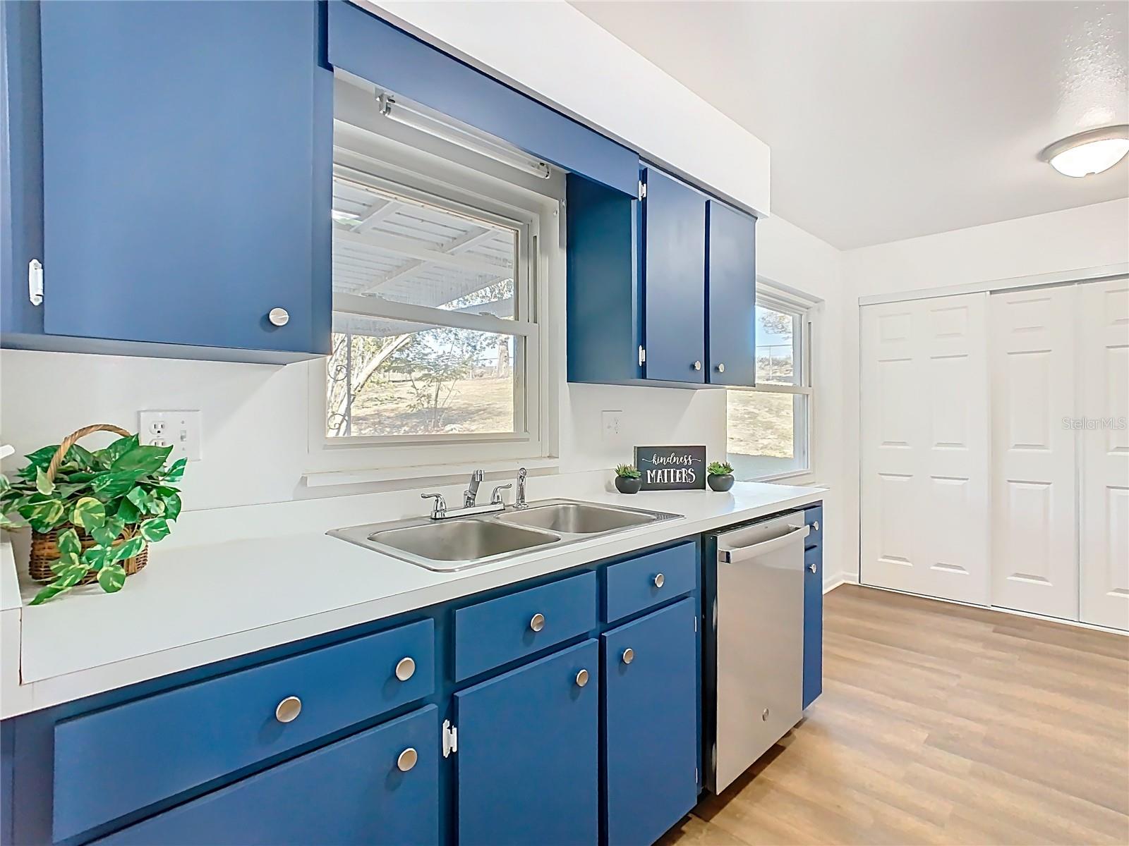 WOODLAND HILLS - Residential